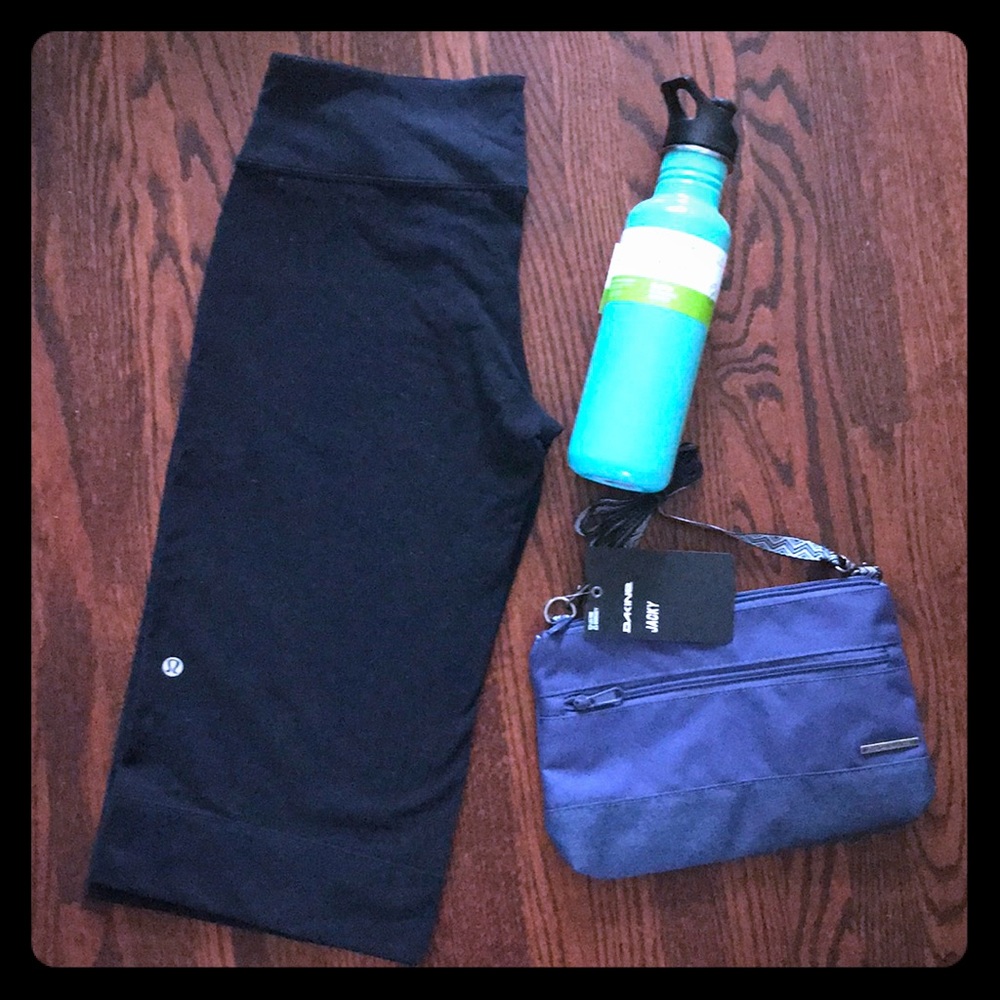 Lululemon black yoga capris pants